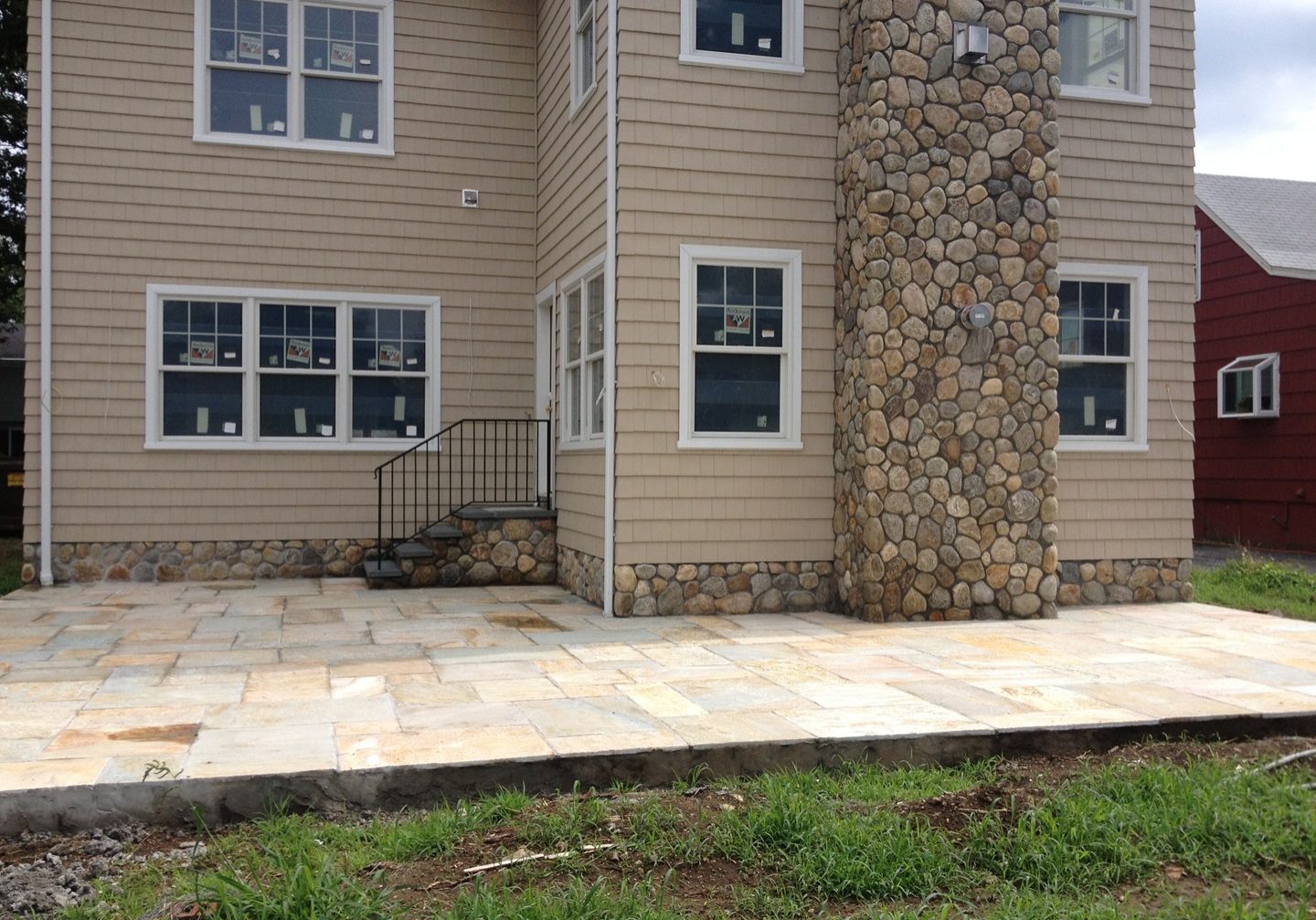 Rizzo_14-landscape PATIOS & WALKWAYS