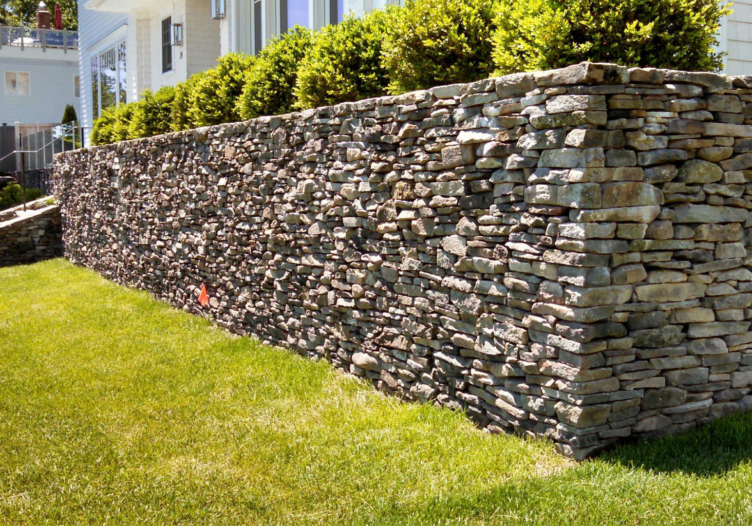 STONE WALLS & RETAINING WALLS