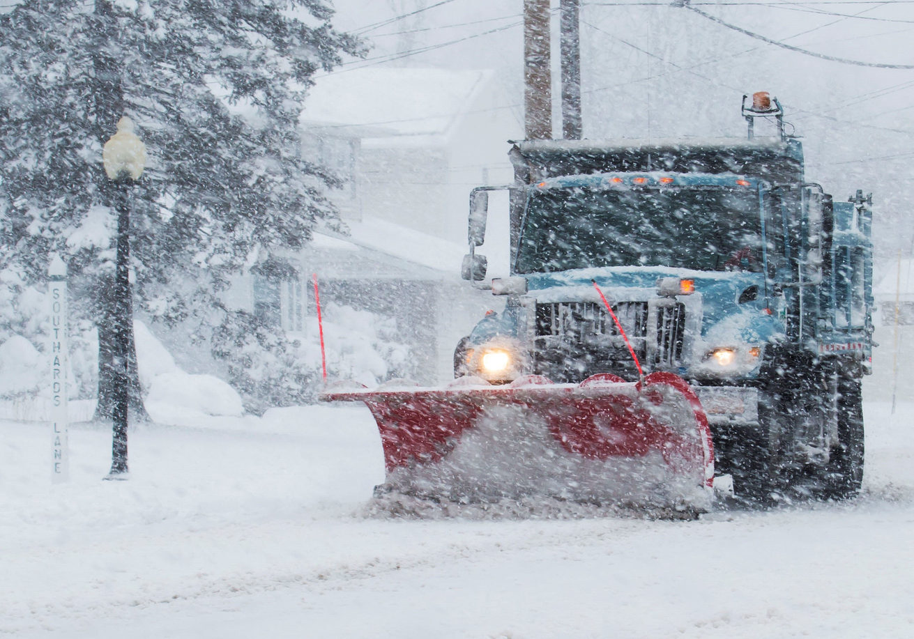 DRIVEWAY & PARKING LOT PLOWING